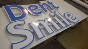 Объемые буквы Dent Smile на каркасе из профиля