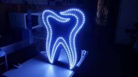 Светодиодный рекламный зуб для стоматологической клиники