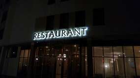 Объемные буквы ресторан с контражурной светодиодной подсветкой